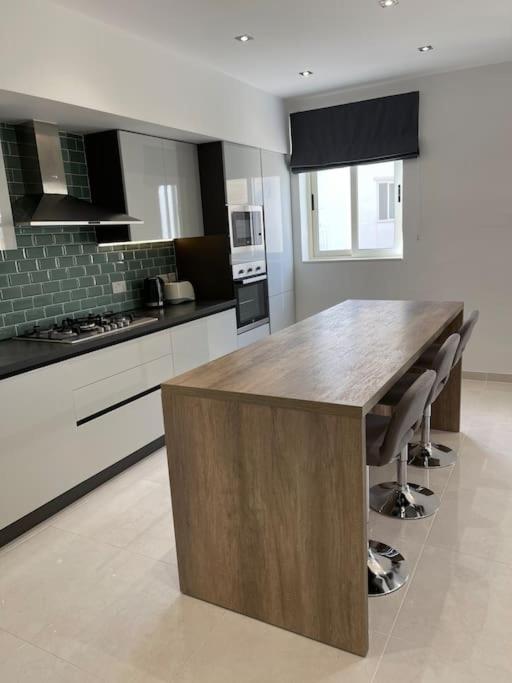 Sunset Apt Modern 1 Bedroom Apt Near The Beach Birzebbuga Exterior photo